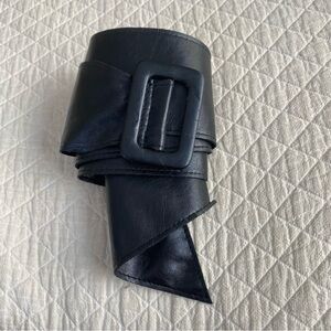 1980s style vintage black faux leather belt